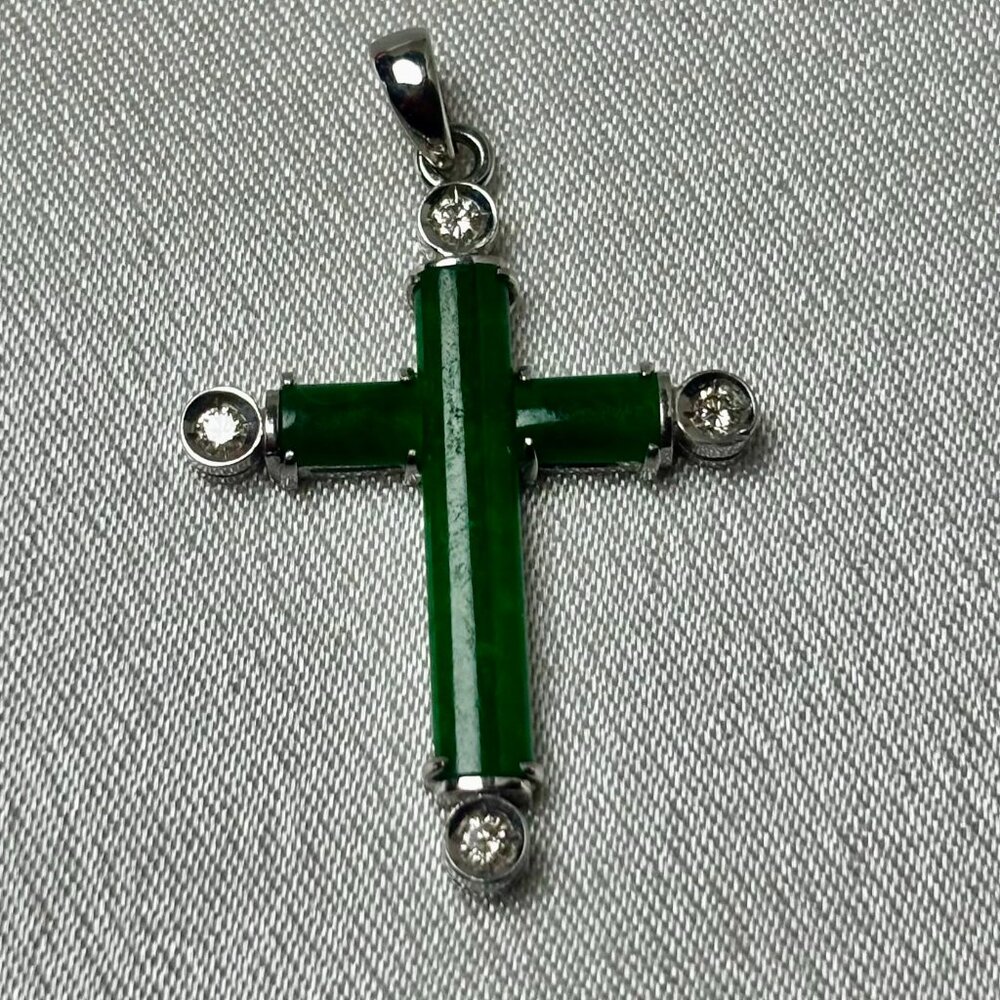 Imperial green Jade and Diamond 0.20ct.TW Cross in 18k white gold Unisex Pendant